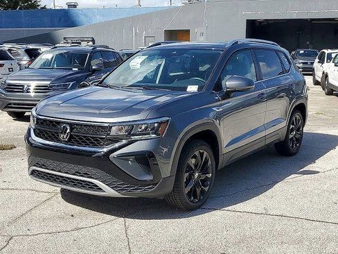 Used 2024 Volkswagen Taos SE image 19