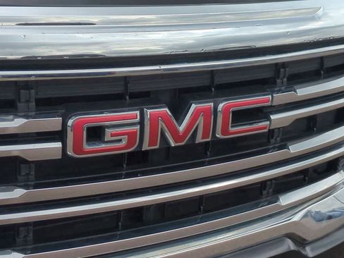 Used 2023 GMC Acadia SLE image 11