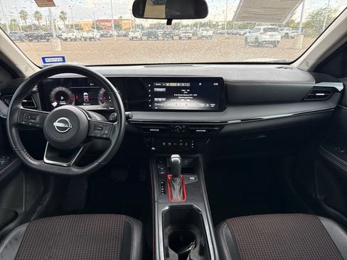 Certified 2025 Nissan Kicks SR FWD image 13