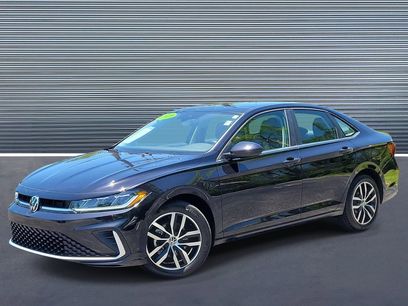 Used 2025 Volkswagen Jetta SE w/ Sunroof Package