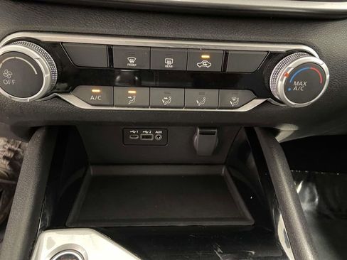 Used 2024 Nissan Altima 2.5 SV image 17