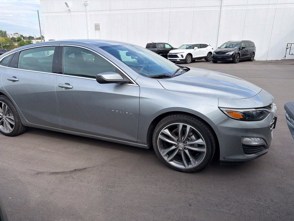 Used 2025 Chevrolet Malibu LT FWD image 1