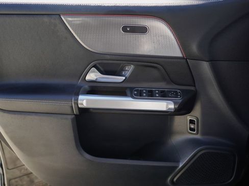 Used 2022 Mercedes-Benz GLB 250 4MATIC w/ Premium Package Lite image 35