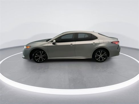Used 2020 Toyota Camry SE image 9