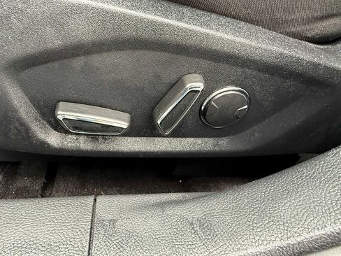 Used 2020 Ford Fusion SE FWD image 11