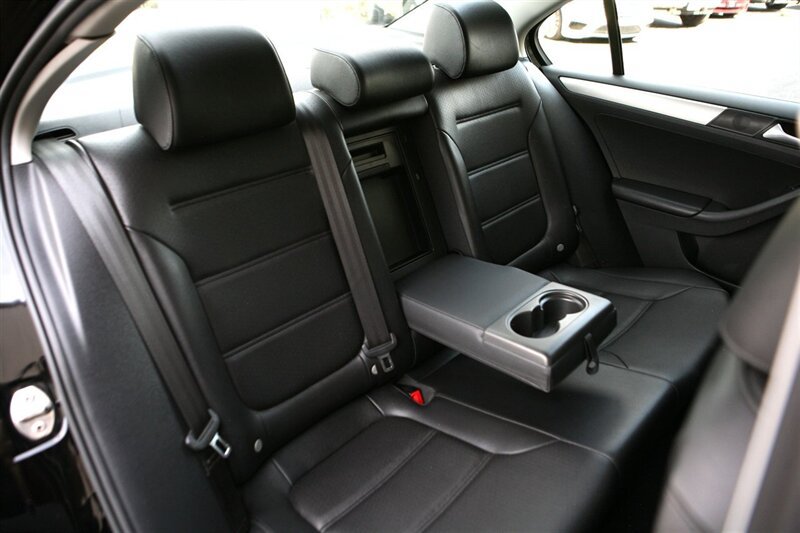 Used 2017 Volkswagen Jetta SE FWD image 14