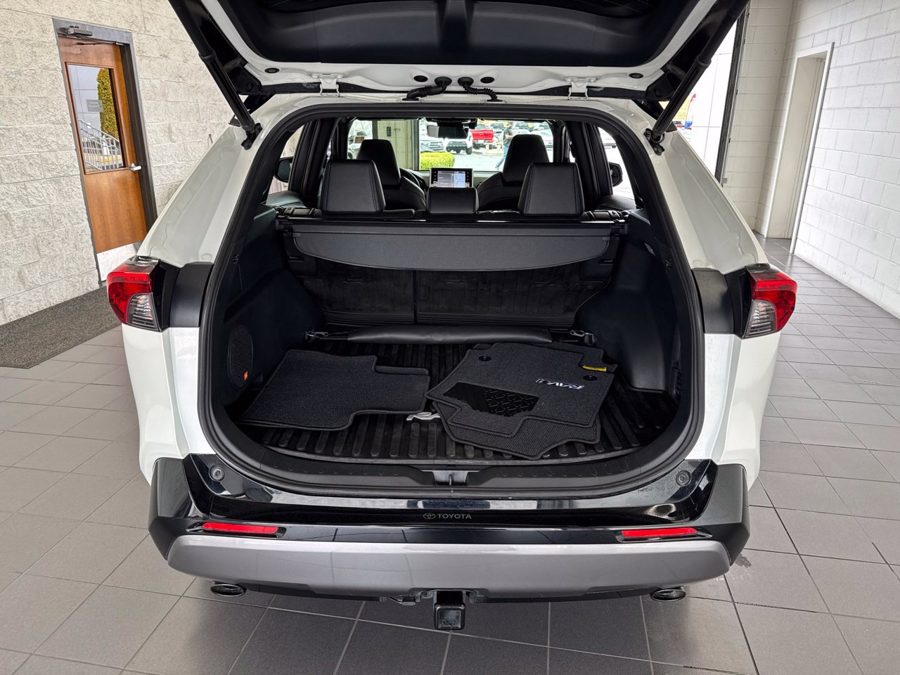Used 2021 Toyota RAV4 XSE w/ XSE Grade Weather Package AWD/4WD image 9