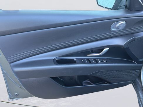 Used 2025 Hyundai Elantra Limited FWD image 22