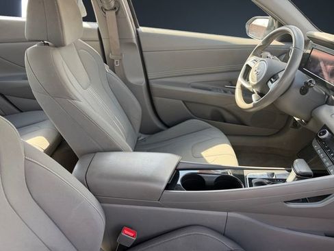 Used 2021 Hyundai Elantra SEL w/ Convenience + Premium Package FWD image 15
