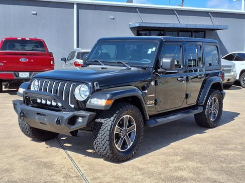 Used 2023 Jeep Wrangler Unlimited Sahara AWD/4WD image 3