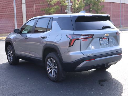 New 2026 Chevrolet Equinox LT w/ Convenience Package II FWD image 6