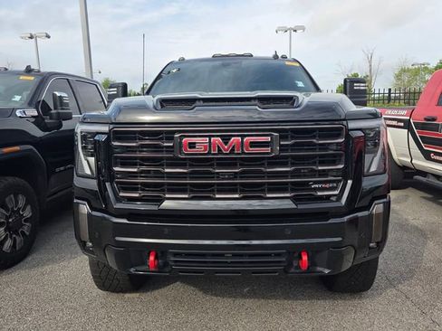 Used 2024 GMC Sierra 2500 AT4X image 2