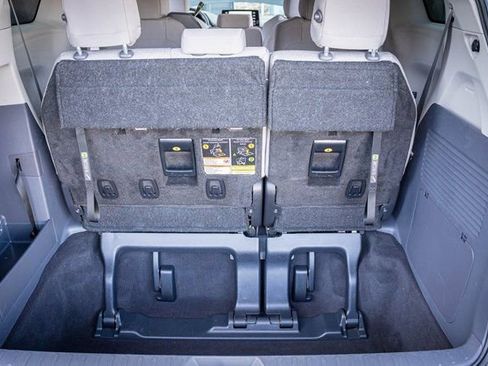 Used 2024 Toyota Sienna LE image 30