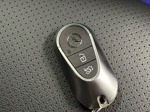 Used 2026 Mercedes-Benz GLC 300 4MATIC image 38