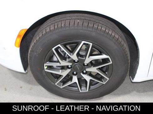 New 2027 Chrysler Pacifica Limited AWD/4WD image 12