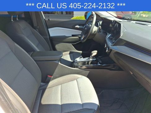 Used 2024 Chevrolet Trax LT w/ Driver Confidence Package FWD image 13