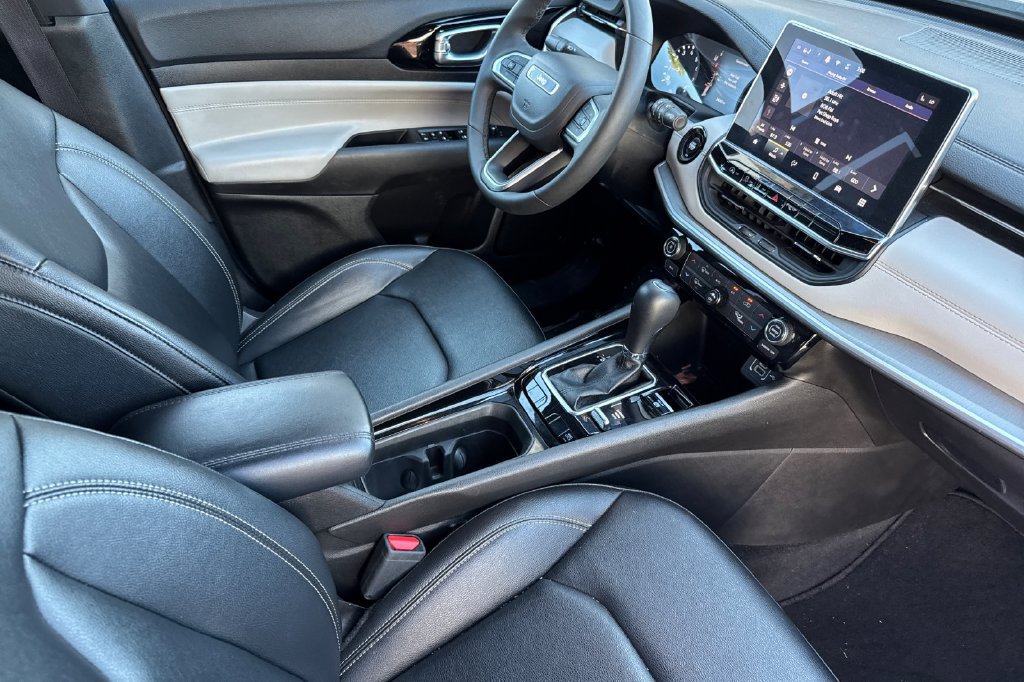 Used 2025 Jeep Compass Limited AWD/4WD image 18