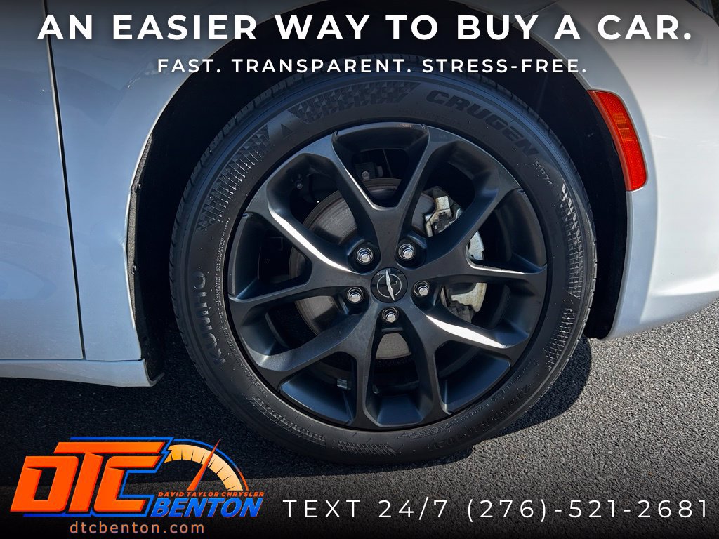 Used 2025 Chrysler Pacifica Limited FWD image 30