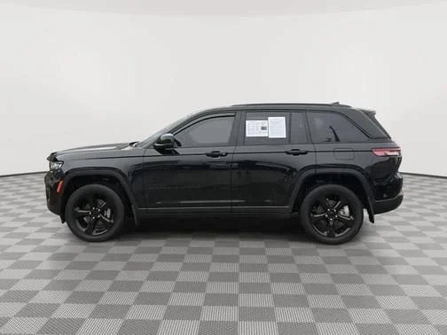 Used 2023 Jeep Grand Cherokee Altitude AWD/4WD image 6
