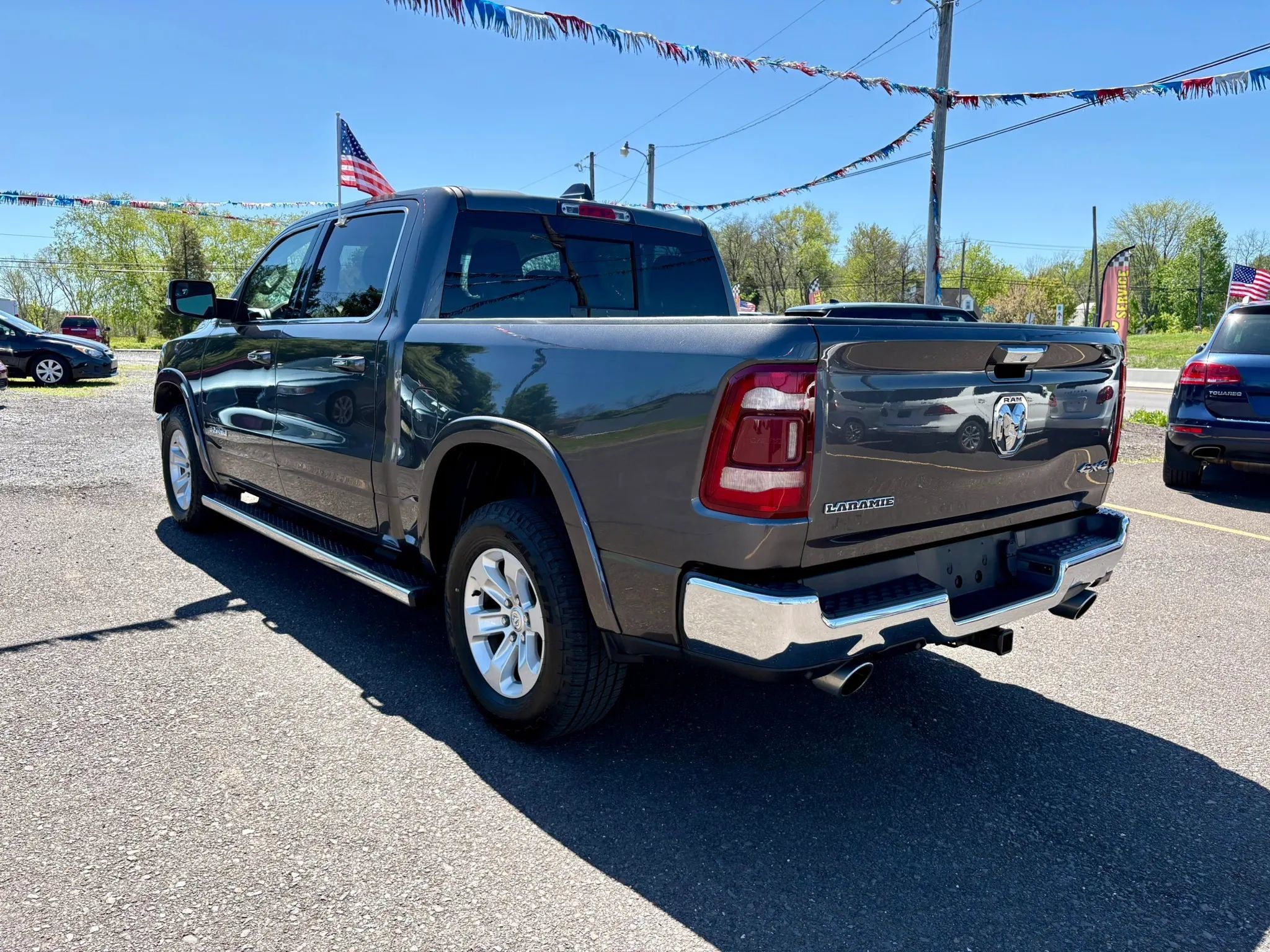 Used 2019 RAM 1500 Laramie AWD/4WD image 3
