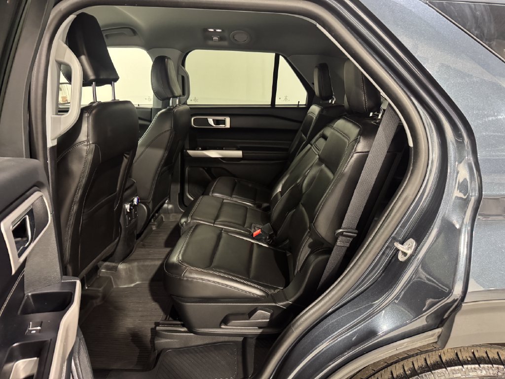 Used 2022 Ford Explorer XLT AWD/4WD image 18