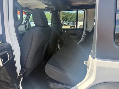 Used 2024 Jeep Wrangler Unlimited AWD/4WD image 12