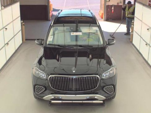 Used 2024 Mercedes-Benz Maybach GLS 600 4MATIC image 4