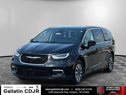 Used 2024 Chrysler Pacifica Limited