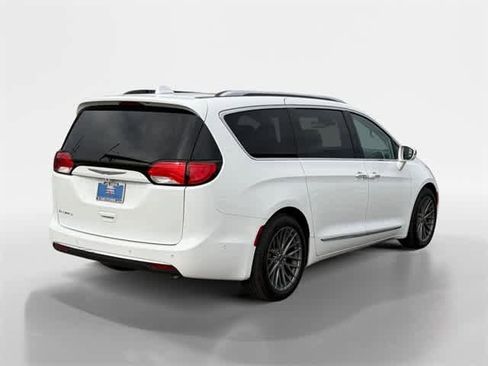 Used 2017 Chrysler Pacifica Limited w/ UConnect Theater Package image 14