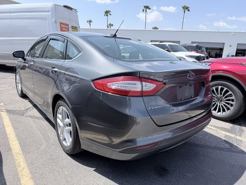 Used 2015 Ford Fusion SE FWD image 4