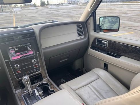 Used 2015 Lincoln Navigator L 4WD image 15