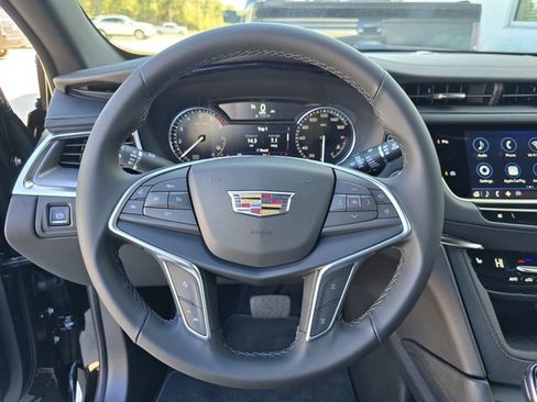 New 2025 Cadillac XT5 Luxury image 23