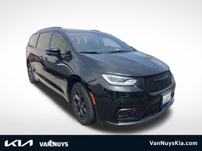 Used 2024 Chrysler Pacifica Premium