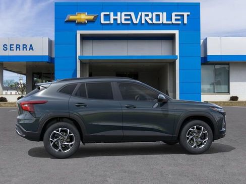 New 2026 Chevrolet Trax LT w/ Driver Confidence Package FWD image 5