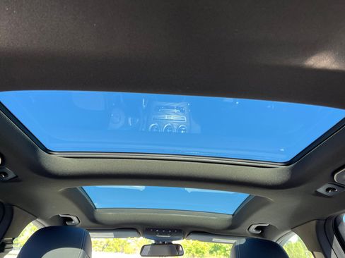 Used 2018 Mercedes-Benz GLC 300 4MATIC image 16