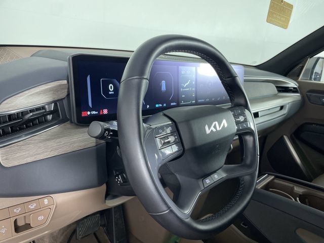 Used 2024 Kia EV9 Land AWD/4WD image 29