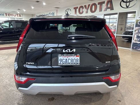 Used 2023 Kia Niro EX image 9