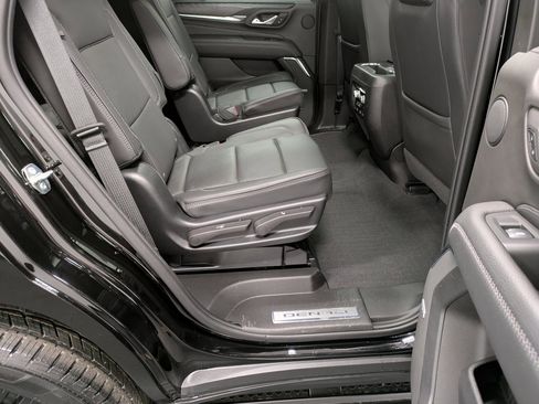 Used 2023 GMC Yukon Denali w/ Denali Reserve Package image 25