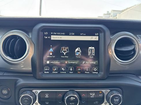 Used 2023 Jeep Gladiator Overland AWD/4WD image 17