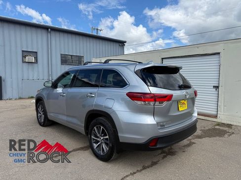 Used 2017 Toyota Highlander XLE AWD/4WD image 5
