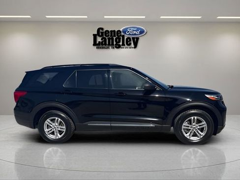 Used 2022 Ford Explorer XLT w/ Equipment Group 202A AWD/4WD image 12