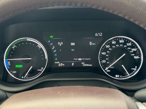 Used 2024 Toyota Sienna Platinum image 21