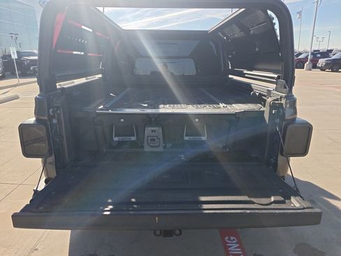 Used 2022 Jeep Gladiator Overland w/ Popular Equipment Package image 23