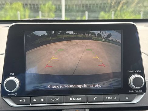 Used 2024 Nissan Altima 2.5 SV FWD image 27