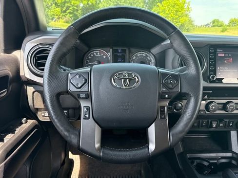 Used 2020 Toyota Tacoma TRD Sport w/ Technology Package AWD/4WD image 20