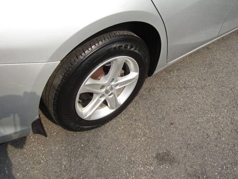 Used 2020 Chevrolet Malibu LS FWD image 32