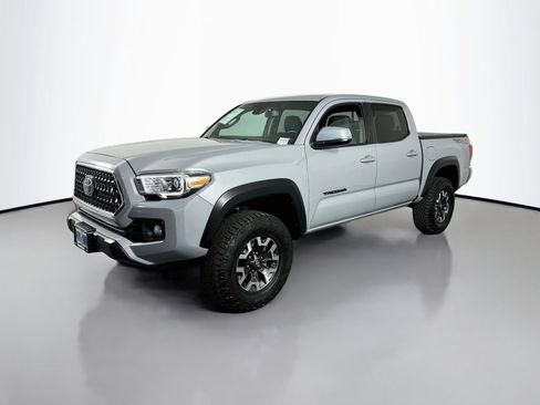 Used 2019 Toyota Tacoma TRD Off-Road w/ Technology Package AWD/4WD image 3