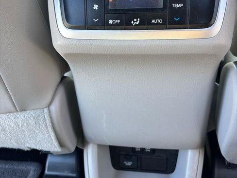 Used 2017 Toyota Highlander XLE w/ Carpet Mat Package AWD/4WD image 28