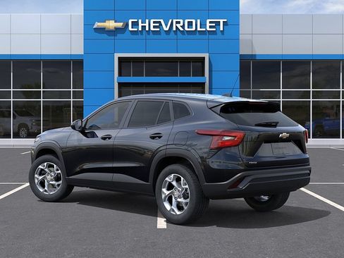 New 2026 Chevrolet Trax LS w/ LS Convenience Package FWD image 3