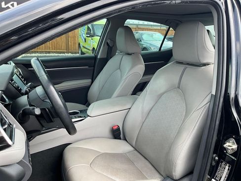 Used 2018 Toyota Camry XSE FWD image 19